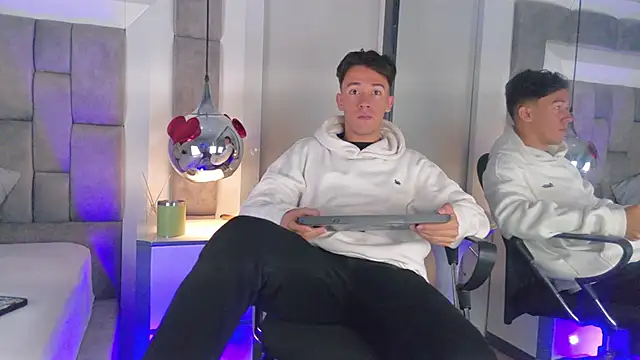 Snapshot of Austin_Reedss chatting on 04/08/26, 01:23 Austin Reedss online show from 04/08/26, 01:23