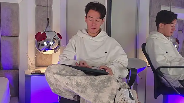 Snapshot of Austin_Reedss chatting on 04/02/26, 12:56 Austin Reedss online show from 04/02/26, 12:56