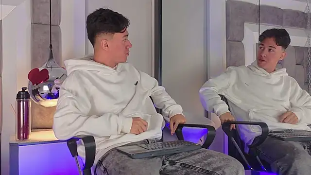 Snapshot of Austin_Reedss chatting on 04/07/26, 01:24 Austin Reedss online show from 04/07/26, 01:24