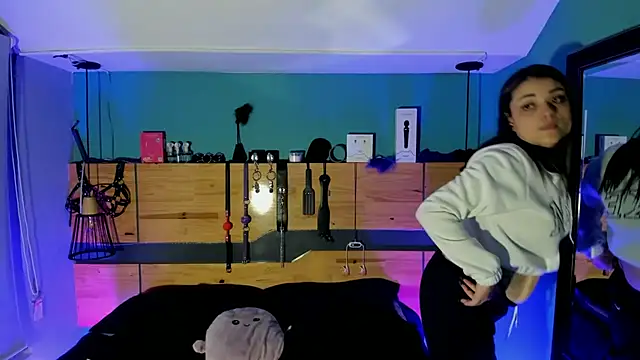 Elisasue online show from 04/19/26, 04:30