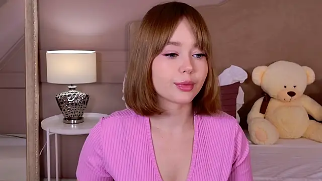 Snapshot of ElaraVance chatting on 06/12/26, 05:05 ElaraVance online show from 06/12/26, 05:05