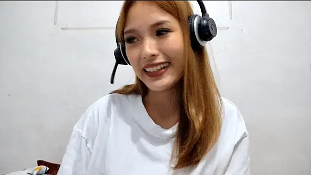 EllieCoconut001 online show from 04/19/26, 11:33