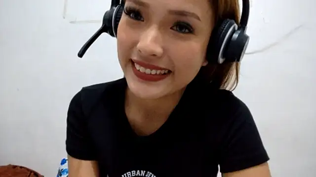 EllieCoconut001 online show from 04/15/26, 10:32