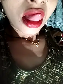 Snapshot of Rashmika_Mandana chatting on 03/23/26, 09:36 Rashmika Mandana online show from 03/23/26, 09:36