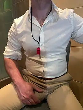 Snapshot of Coach_85 chatting on 07/04/26, 11:31 Coach 85 online show from 07/04/26, 11:31