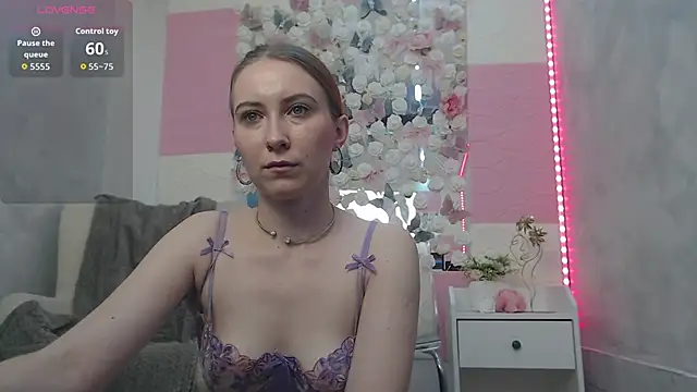 Snapshot of EmberLuna_ chatting on 05/30/26, 06:20 EmberLuna online show from 05/30/26, 06:20