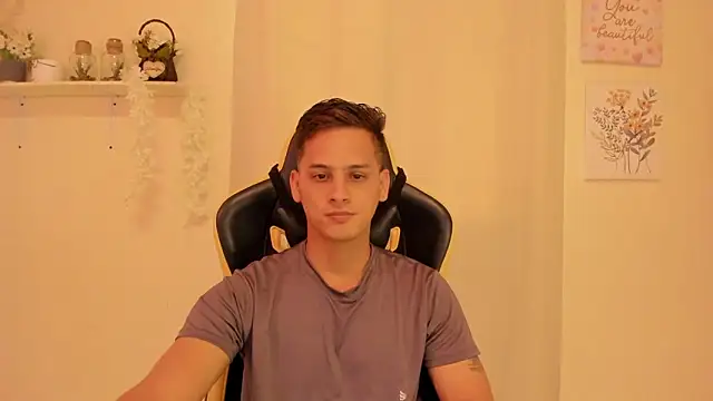 Snapshot of sexy_andres01 chatting on 04/30/26, 03:19 sexy andres01 online show from 04/30/26, 03:19