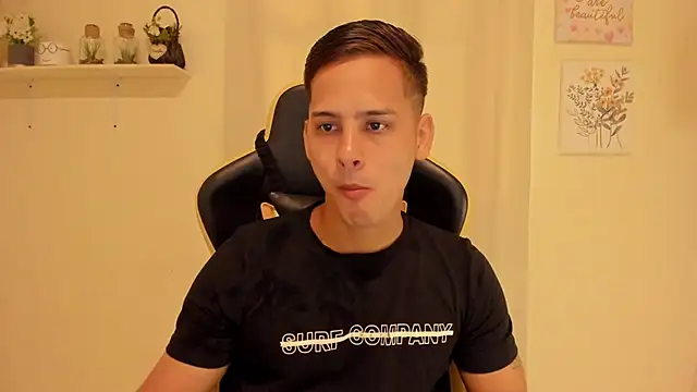 Snapshot of sexy_andres01 chatting on 05/14/26, 01:41 sexy andres01 online show from 05/14/26, 01:41