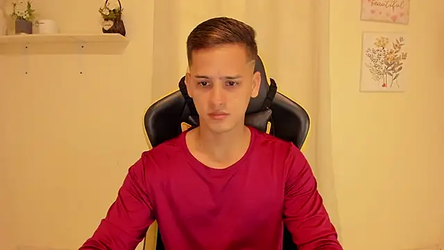 Snapshot of sexy_andres01 chatting on 06/24/26, 02:15 sexy andres01 online show from 06/24/26, 02:15