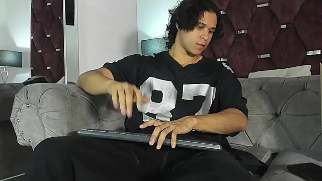 Snapshot of TonyBenedetti chatting on 04/17/26, 08:11 TonyBenedetti online show from 04/17/26, 08:11