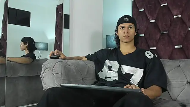 Snapshot of TonyBenedetti chatting on 03/28/26, 08:32 TonyBenedetti online show from 03/28/26, 08:32