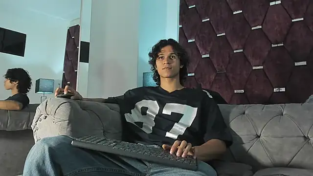 Snapshot of TonyBenedetti chatting on 04/01/26, 08:06 TonyBenedetti online show from 04/01/26, 08:06