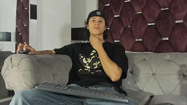 Snapshot of TonyBenedetti chatting on 04/06/26, 08:54 TonyBenedetti online show from 04/06/26, 08:54