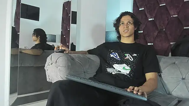 Snapshot of TonyBenedetti chatting on 04/04/26, 08:26 TonyBenedetti online show from 04/04/26, 08:26