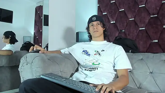 Snapshot of TonyBenedetti chatting on 04/10/26, 10:06 TonyBenedetti online show from 04/10/26, 10:06