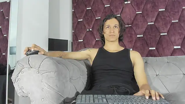 Snapshot of TonyBenedetti chatting on 05/27/26, 09:33 TonyBenedetti online show from 05/27/26, 09:33