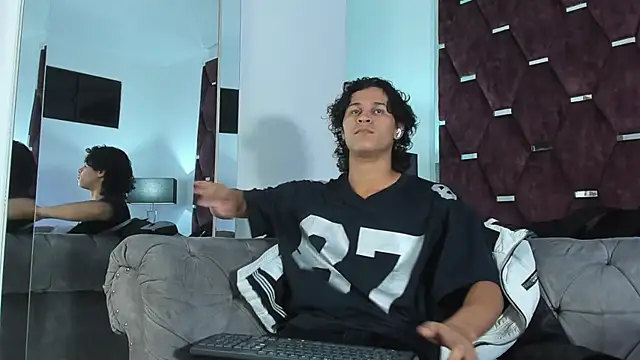 Snapshot of TonyBenedetti chatting on 03/29/26, 07:26 TonyBenedetti online show from 03/29/26, 07:26