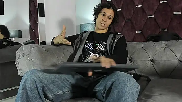 Snapshot of TonyBenedetti chatting on 04/12/26, 08:34 TonyBenedetti online show from 04/12/26, 08:34