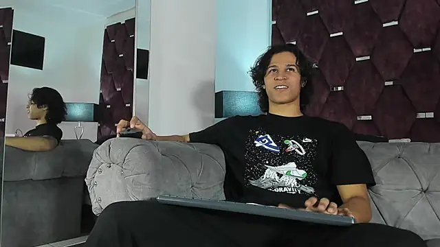 Snapshot of TonyBenedetti chatting on 04/08/26, 07:37 TonyBenedetti online show from 04/08/26, 07:37