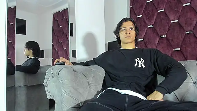 Snapshot of TonyBenedetti chatting on 04/13/26, 08:46 TonyBenedetti online show from 04/13/26, 08:46