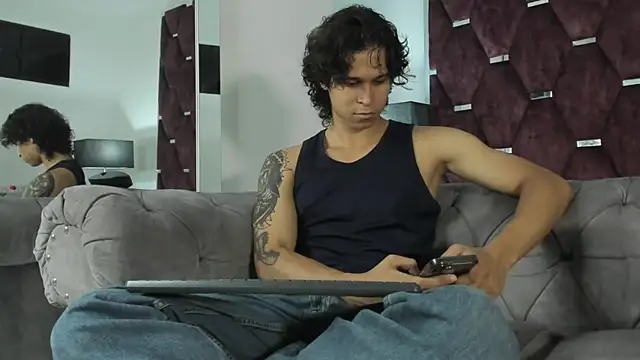 Snapshot of TonyBenedetti chatting on 03/27/26, 08:21 TonyBenedetti online show from 03/27/26, 08:21