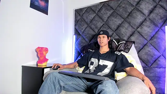 Snapshot of TonyBenedetti chatting on 03/20/26, 10:38 TonyBenedetti online show from 03/20/26, 10:38