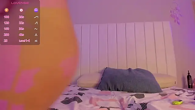 sophia walkett  online show from 04/04/26, 02:23