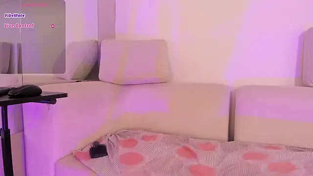 sophia walkett  online show from 03/19/26, 02:06