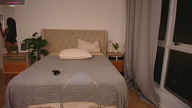 Sherry Longers online show from 04/13/26, 03:21