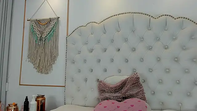 Snapshot of Sara_funy chatting on 04/15/26, 11:05 Sara funy online show from 04/15/26, 11:05