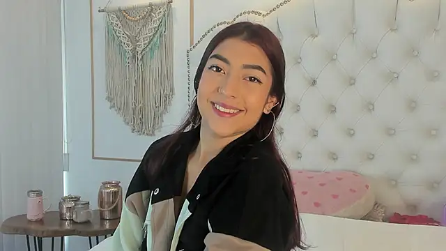 Snapshot of Sara_funy chatting on 05/19/26, 11:39 Sara funy online show from 05/19/26, 11:39
