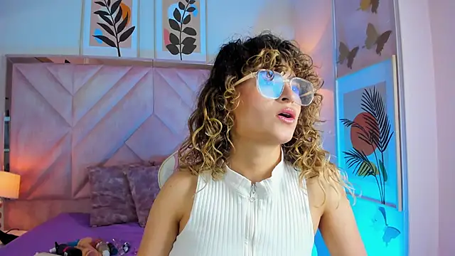 emilyjonesss  online show from 03/26/26, 07:45