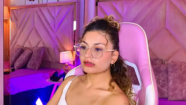 emilyjonesss  online show from 04/09/26, 08:26