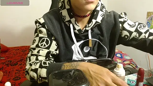 Divinejewel69 online show from 04/14/26, 09:58