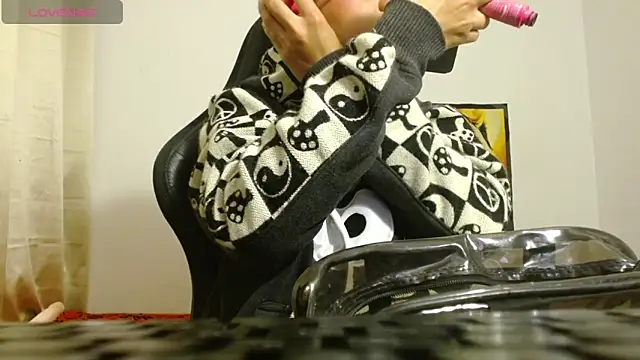 Divinejewel69 online show from 04/13/26, 08:18