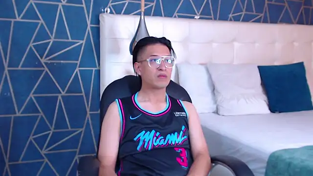 Snapshot of EriickFerrer chatting on 03/02/26, 02:12 EriickFerrer online show from 03/02/26, 02:12