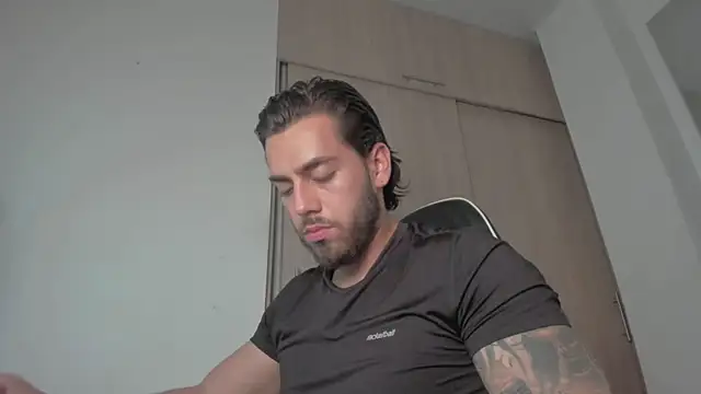 Snapshot of Axel__Blaze chatting on 07/16/26, 01:52 Axel Blaze online show from 07/16/26, 01:52