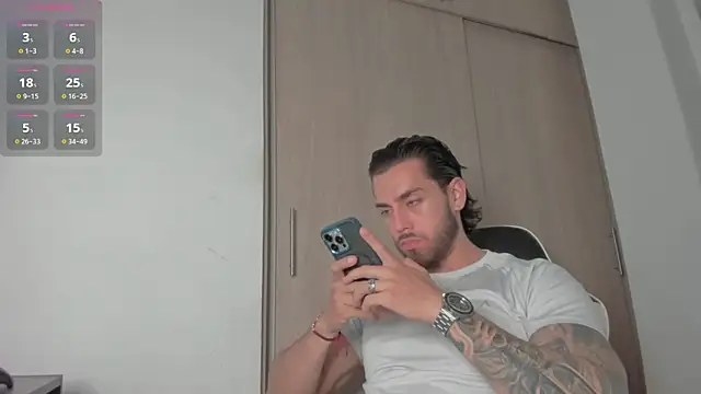 Snapshot of Axel__Blaze chatting on 07/17/26, 01:52 Axel Blaze online show from 07/17/26, 01:52