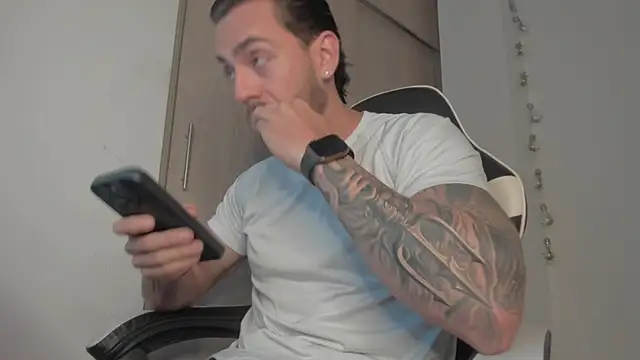 Axel  Blaze online show from 04/08/26, 12:17