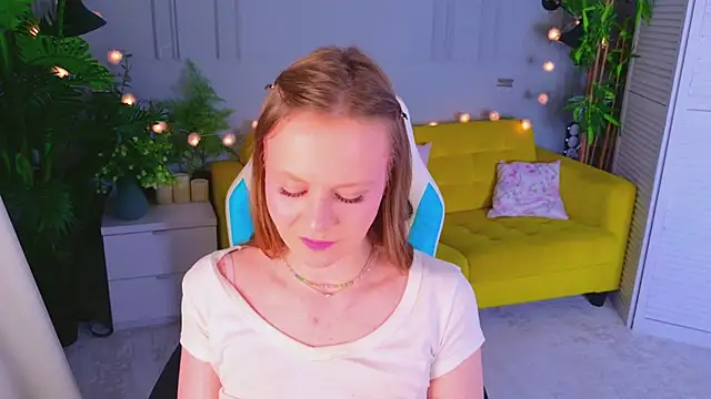 Sophie Peach  online show from 05/26/26, 03:32