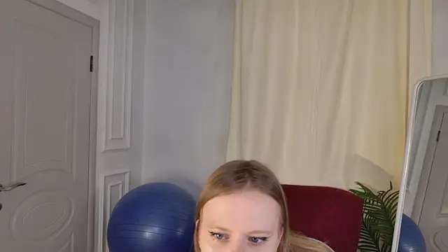 Sophie Peach  online show from 03/31/26, 01:57