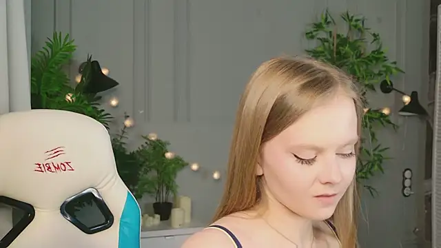 Sophie Peach  online show from 03/23/26, 02:28