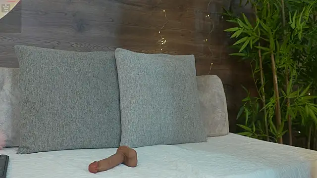 Snapshot of Lia_Montclair chatting on 04/14/26, 04:50 Lia Montclair online show from 04/14/26, 04:50