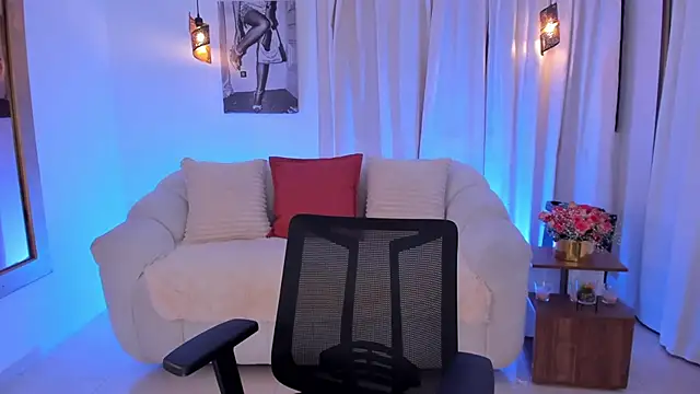 Snapshot of IsabellaLux_ chatting on 04/10/26, 03:41 IsabellaLux online show from 04/10/26, 03:41