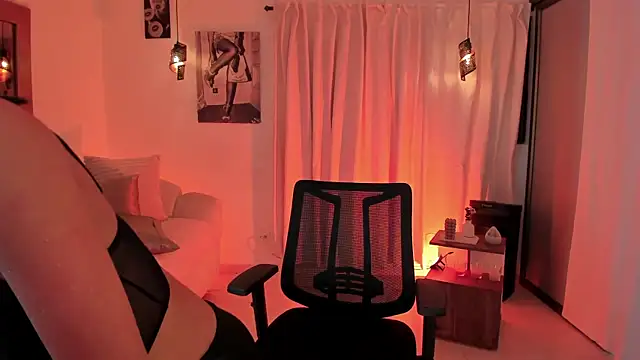 Snapshot of IsabellaLux_ chatting on 07/14/26, 07:42 IsabellaLux online show from 07/14/26, 07:42