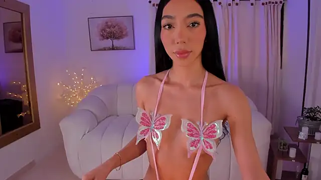 Snapshot of IsabellaLux_ chatting on 03/03/26, 01:18 IsabellaLux online show from 03/03/26, 01:18