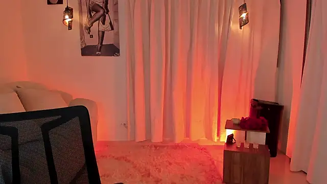 Snapshot of IsabellaLux_ chatting on 06/18/26, 05:29 IsabellaLux online show from 06/18/26, 05:29