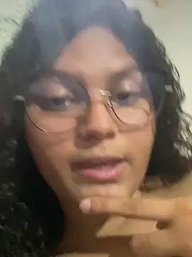 Snapshot of prettydall chatting on 02/25/26, 05:13 prettydall online show from 02/25/26, 05:13