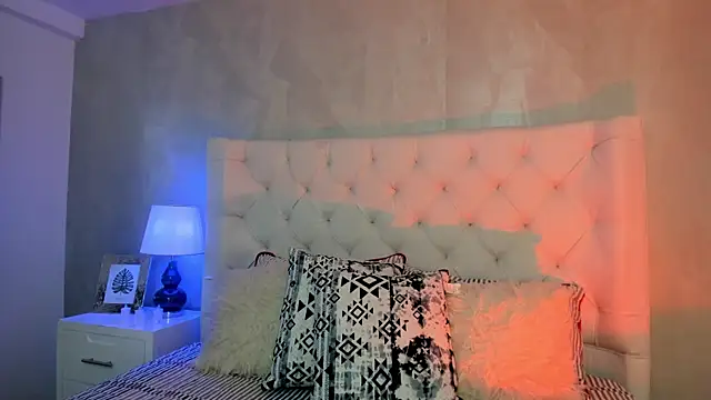 Ivi jones  online show from 03/31/26, 07:16