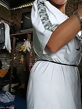 yuliitza4 online show from 07/07/26, 01:58